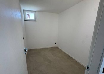 Camera da letto - Villa via Roma, 65, Cardano al Campo - photo 22