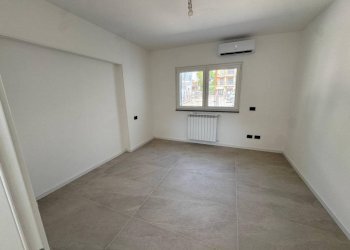 Camera da letto - Villa via Roma, 65, Cardano al Campo - photo 29