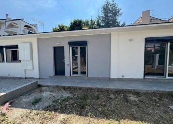 Facciata - Villa via Roma, 65, Cardano al Campo - photo 35