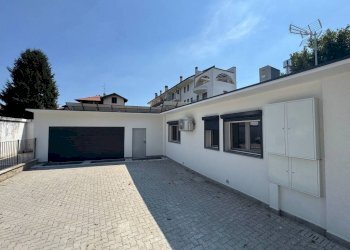 Cortile interno - Villa via Roma, 65, Cardano al Campo - photo 38