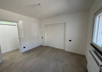 Camera da letto - Villa via Roma, 65, Cardano al Campo - photo 42