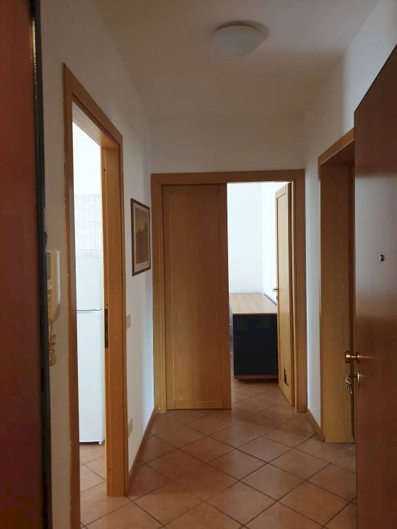 Corridoio - Four-room apartment via Mantova, 5/1, Parma (neighborhood San Lazzaro) - photo 3