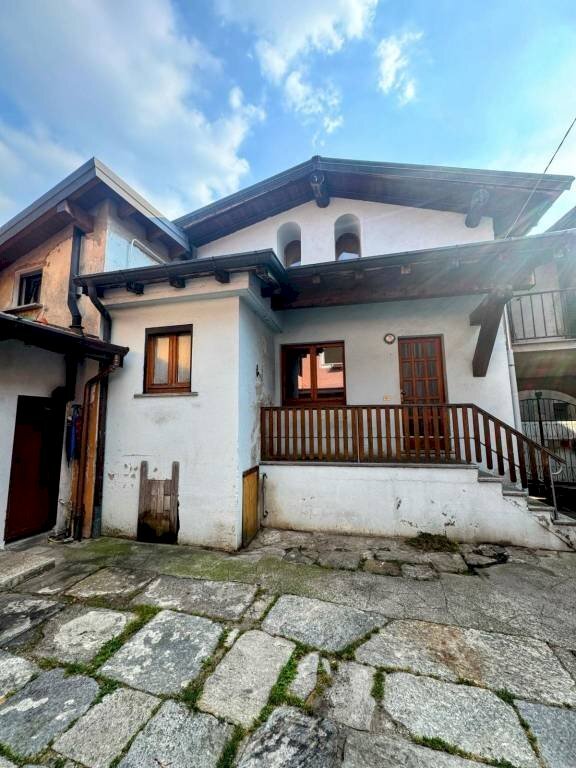 Facciata - Casa indipendente via Indipendenza, Gemonio - foto 1