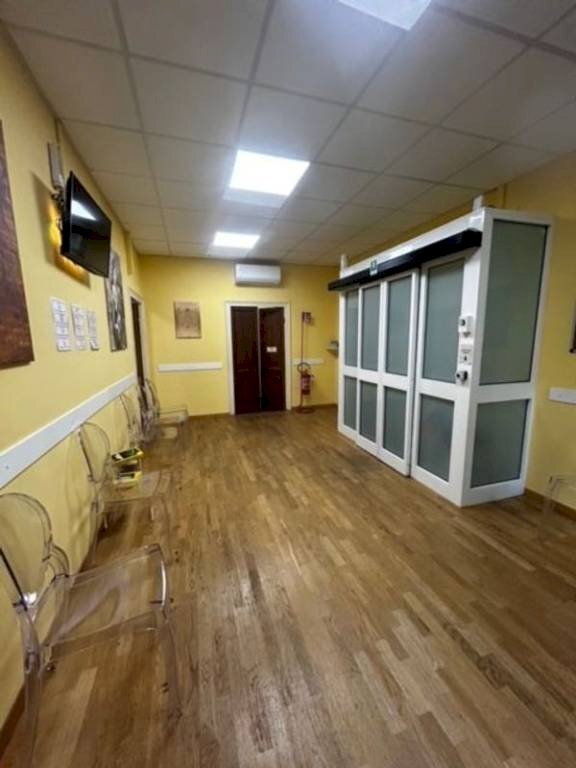 Interno non residenziale - Ufficio piazza Enrico Tazzoli, Genova (zona Sestri Ponente) - foto 1