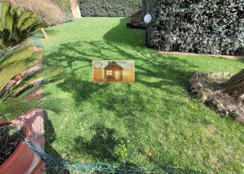 Giardino - Villa via Tabernacolo, frazione Capalle, Campi Bisenzio - foto 1