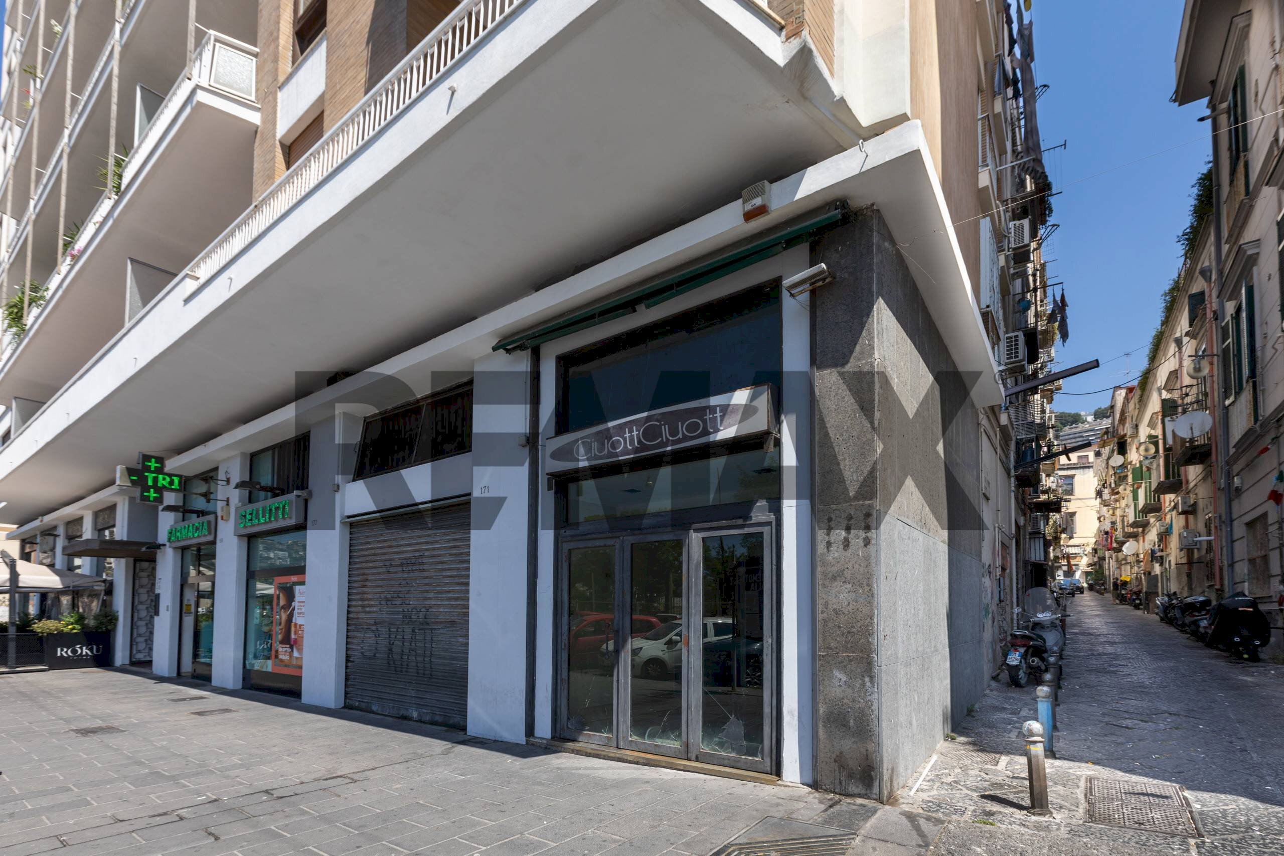Edificio all\'aperto - Commercial Premises via Riviera di Chiaia
 
172, Napoli - photo 1