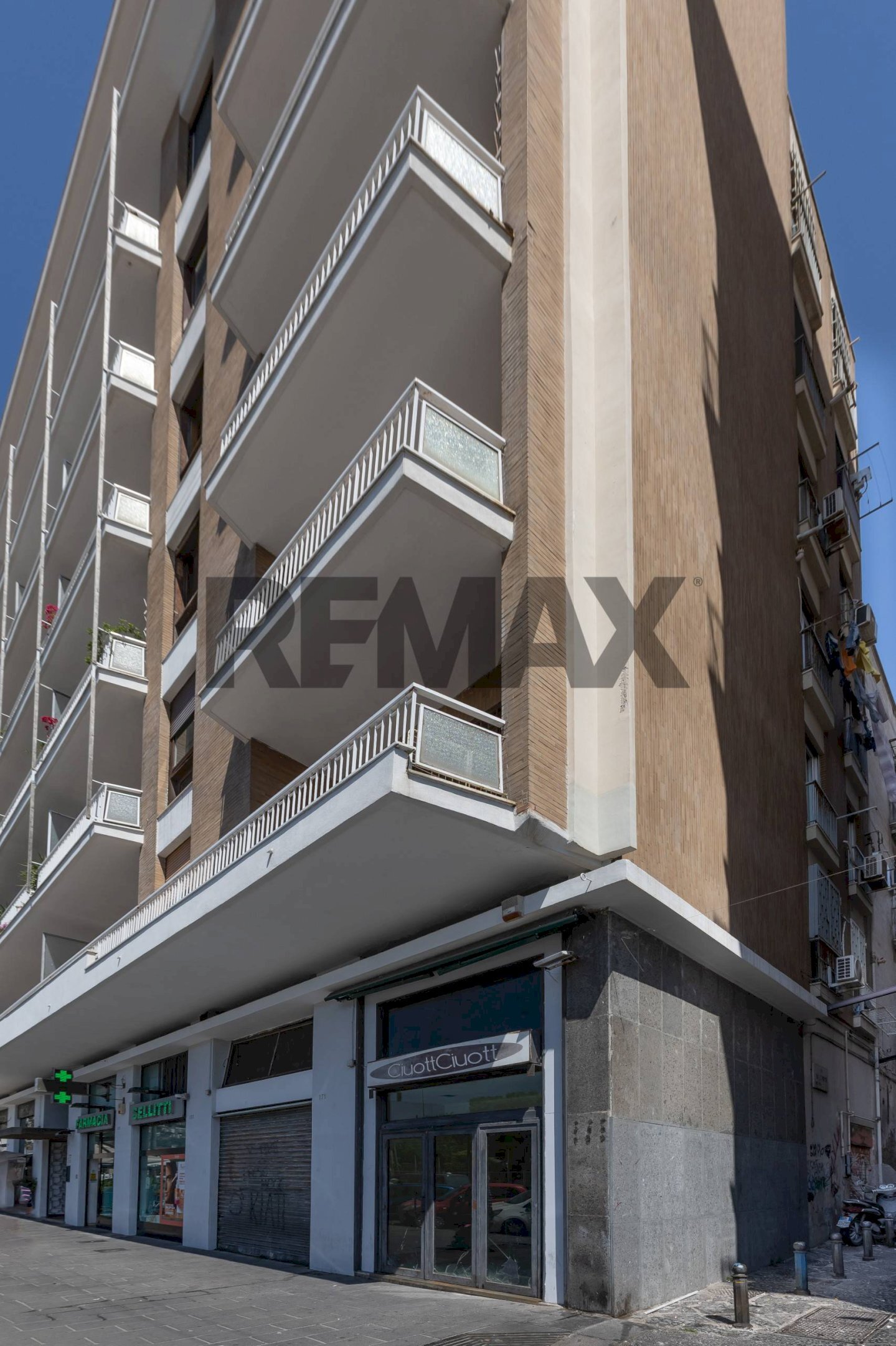 Edificio all\'aperto - Commercial Premises via Riviera di Chiaia
172, Napoli - photo 2