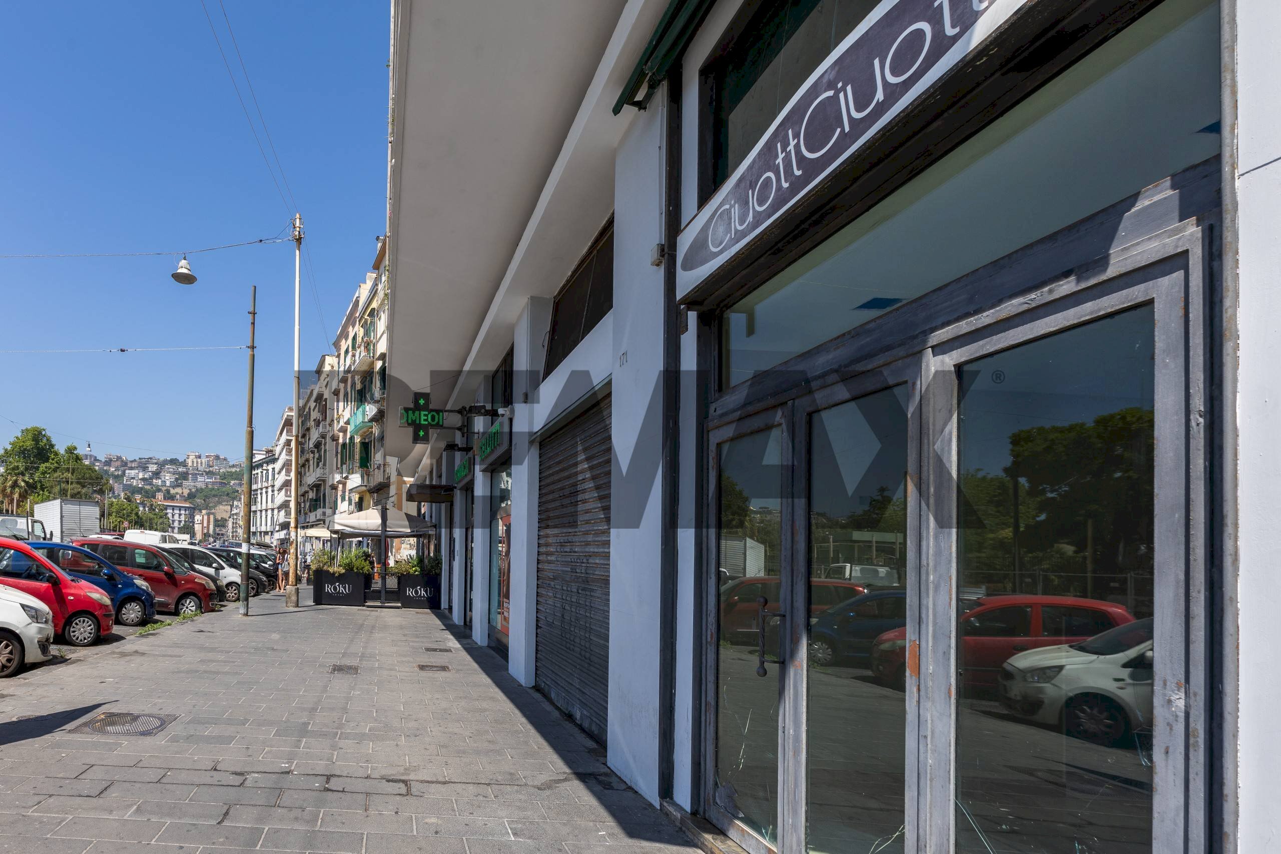 Edificio all\'aperto - Commercial Premises via Riviera di Chiaia
172, Napoli - photo 3