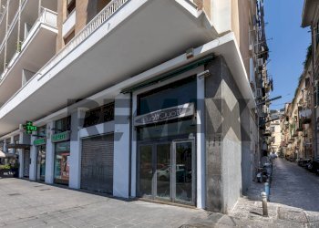 Edificio all\'aperto - Commercial Premises via Riviera di Chiaia
172, Napoli - photo 1
