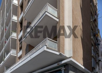 Edificio all\'aperto - Commercial Premises via Riviera di Chiaia
172, Napoli - photo 2