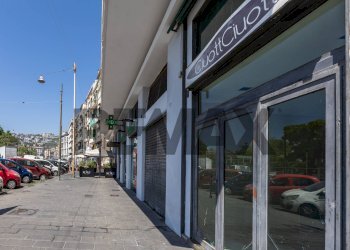 Edificio all\'aperto - Commercial Premises via Riviera di Chiaia
172, Napoli - photo 3