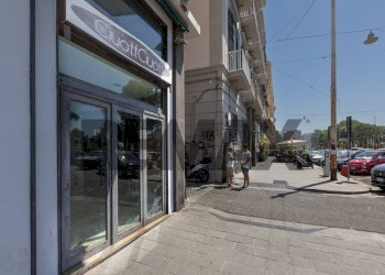 Edificio all\'aperto - Commercial Premises via Riviera di Chiaia
172, Napoli - photo 5