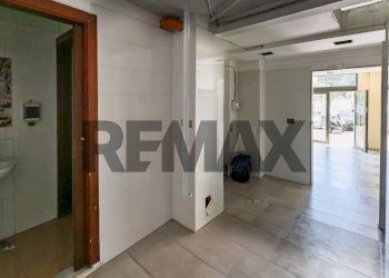 Hall / corridoio - Commercial Premises via Riviera di Chiaia
172, Napoli - photo 20