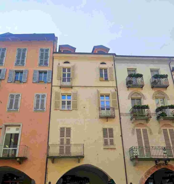 Facciata - Casa indipendente via Roma, 34, Cuneo (zona Centro) - foto 2