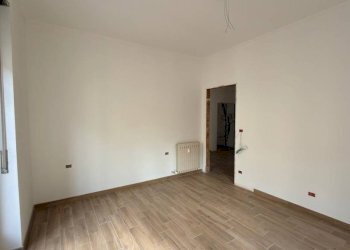Camera da letto - Trilocale via Zara, 8, Biella - foto 15