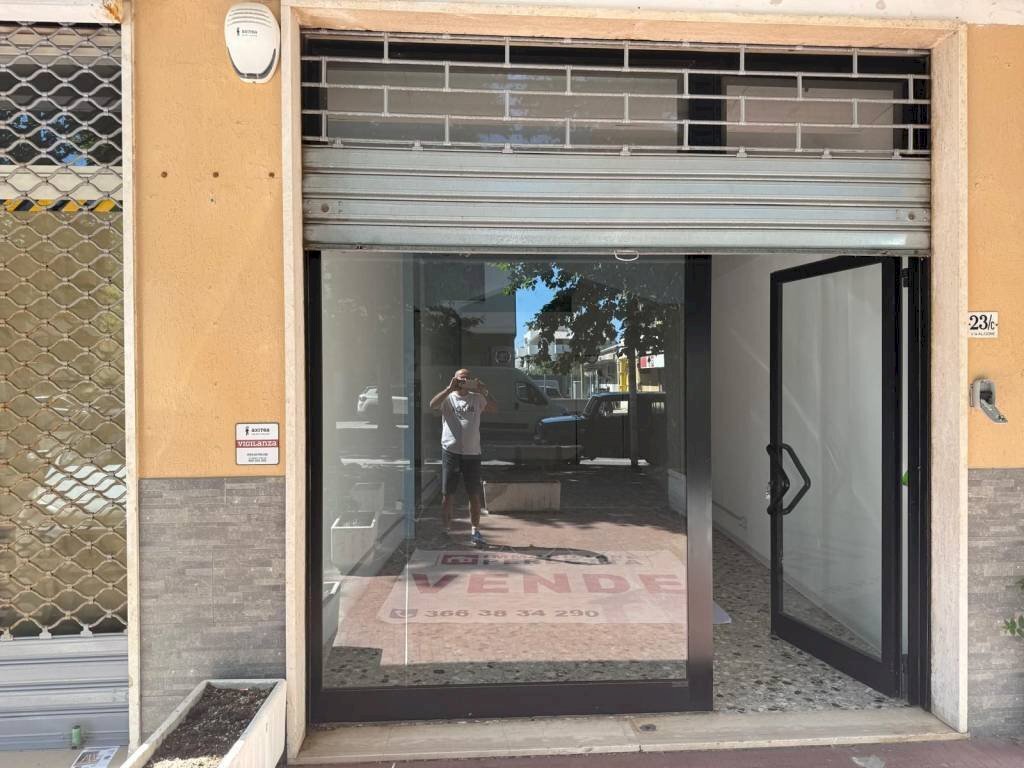 Ingresso - Shop viale Alcione, 23/c, Francavilla al Mare - photo 1