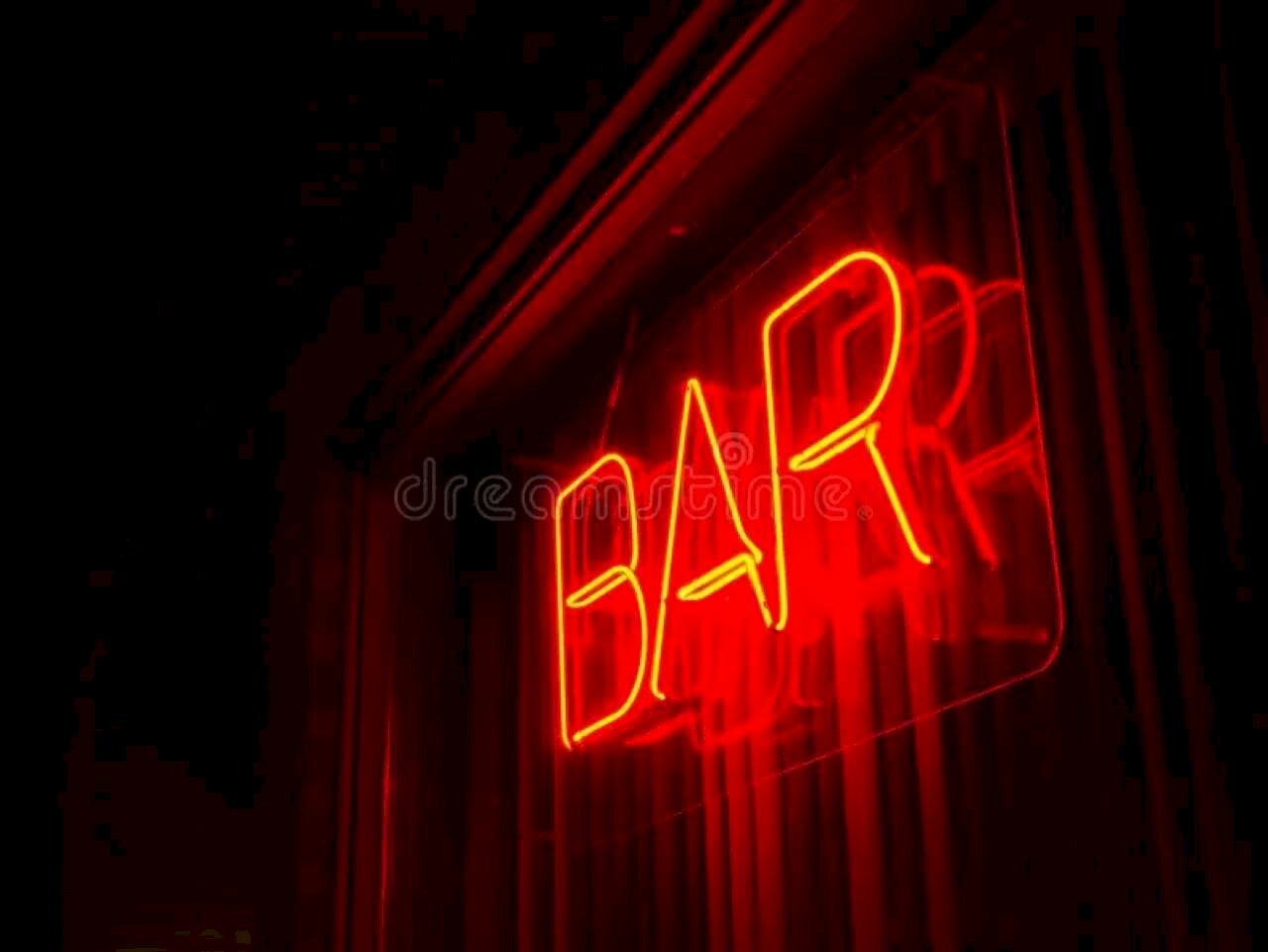 la-barra-al-neon-semplice-firma-dentro-una-finestr - Bar Tavola Calda - Fredda via martiri della liberazione, Spino d'Adda - foto 1