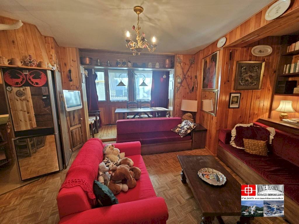 Salone - Three-room apartment via dei Villini, Rieti - photo 3