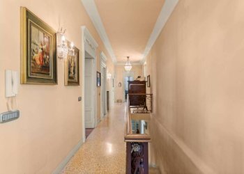 Corridoio - Villa strada Comunale Santa Margherita, 202, Torino (neighborhood Borgo Po) - photo 44