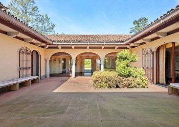 Cortile interno - Villa strada San Giorgio Miglietta, 3, Casale Monferrato - foto 2