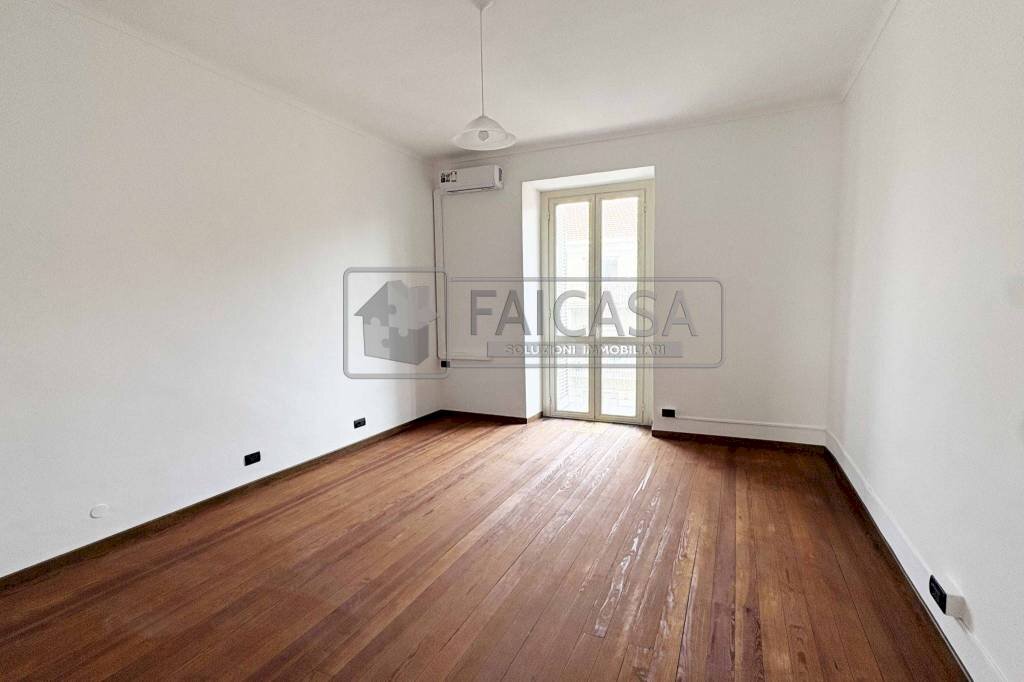 Camera da letto - Terreno non edificabile via Villarbasse, 26, Torino (zona San Paolo) - foto 2