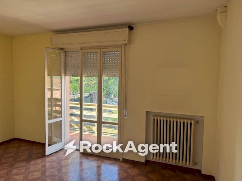 Camera da letto - Three-room apartment via Puccini, Solignano - photo 3