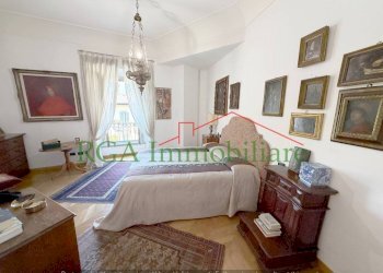 Camera da letto - Quadrilocale piazza Mercato del Fieno, Bergamo (zona Città Alta) - foto 17