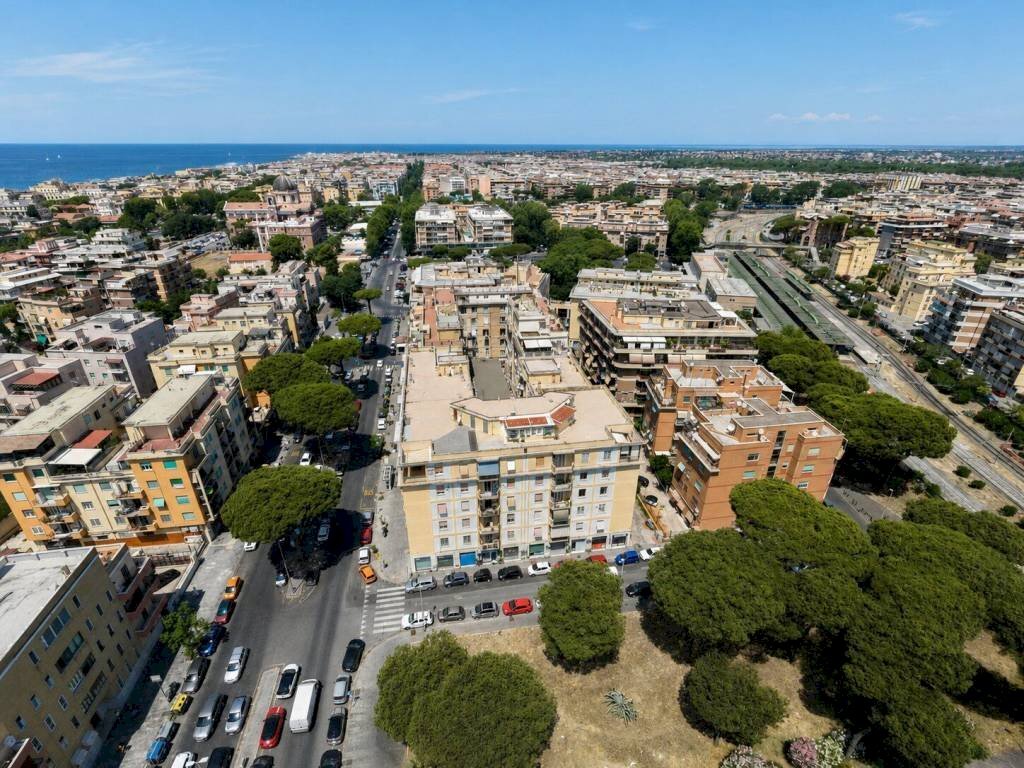 Vista - Bilocale viale Paolo Orlando, Roma (zona Lido di Ostia) - foto 1