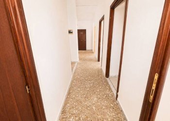 Corridoio - Two-room apartment viale Paolo Orlando, Roma (neighborhood Lido di Ostia) - photo 11