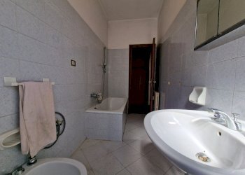 bagno b appartamento via vezzani rivarolo genova - Apartment Via Faliero Vezzani 42, Genova (neighborhood Rivarolo) - photo 22