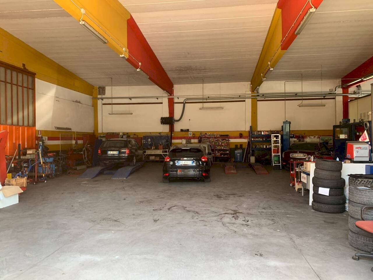 Autofficina Attrezzata in Affitto - Locale Commerciale Via Pompeano 6161, Serramazzoni - foto 1