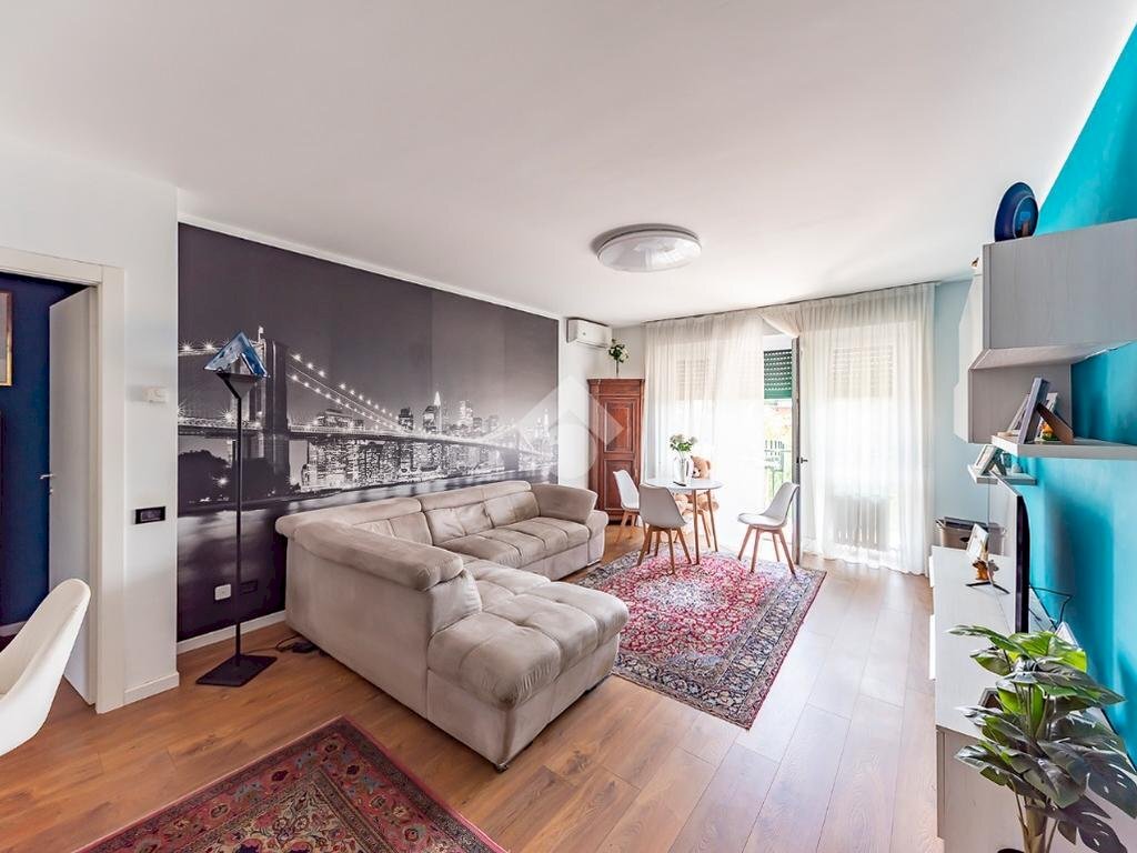 Three-room apartment Viale Rimembranze, Lainate - photo 3