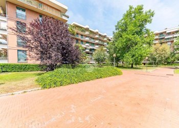 Three-room apartment Viale Rimembranze, Lainate - photo 2