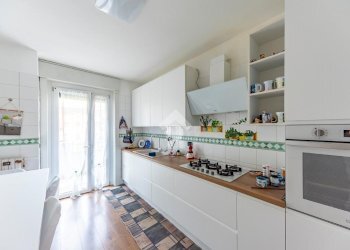 Three-room apartment Viale Rimembranze, Lainate - photo 13