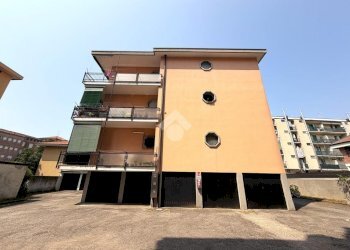 Three-room apartment Viale dello Stadio, Magenta - photo 25
