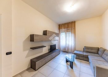 Two-room apartment Viale Lombardia, Rescaldina - photo 1