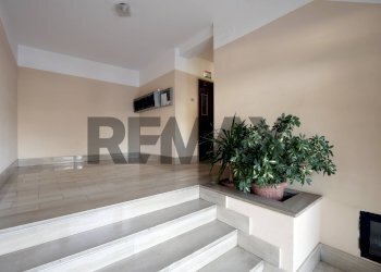 Ricezione / Lobby - Trilocale Via Angeloantonio Quaranta
 
13, Bari - foto 2