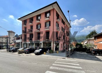 Edificio all\'aperto - Bilocale Via Matteotti
 
8, Porto Ceresio - foto 2