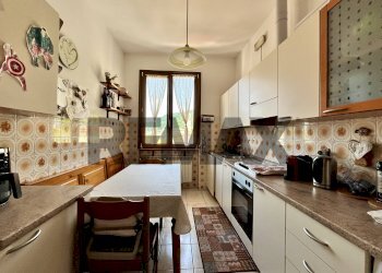 Cucina - Bilocale Via Matteotti
 
8, Porto Ceresio - foto 6