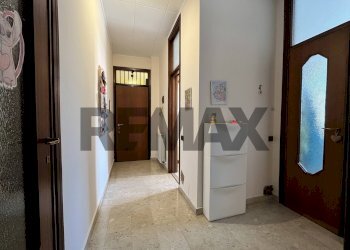 Hall / corridoio - Bilocale Via Matteotti
 
8, Porto Ceresio - foto 11