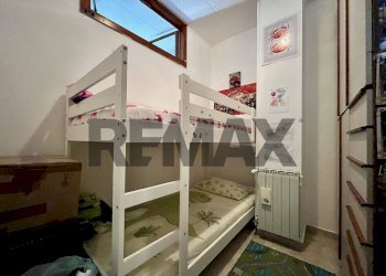 Camera / camera da letto - Bilocale Via Matteotti
 
8, Porto Ceresio - foto 16