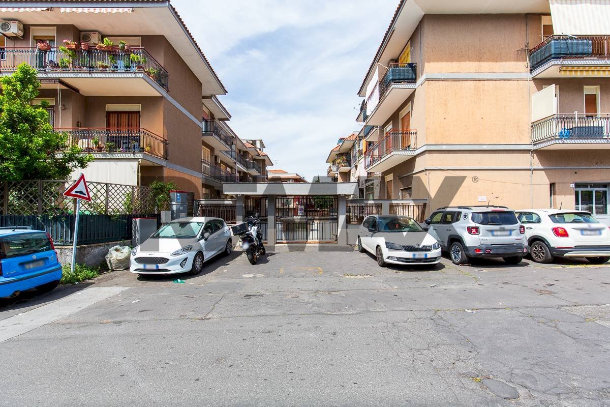 Edificio all\'aperto - Apartment Via Treviso
 
8, Mascalucia - photo 1