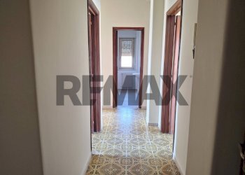 Hall / corridoio - Four-room apartment Via Guglielmo Marconi
 
24, Pedara - photo 8