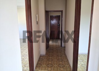 Hall / corridoio - Four-room apartment Via Guglielmo Marconi
 
24, Pedara - photo 23