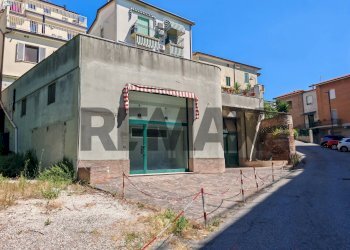 Casa all\'aperto - Shop VIA IGINO SIMBOLI
 
2, Recanati - photo 1