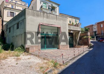 Casa all\'aperto - Shop VIA IGINO SIMBOLI
 
2, Recanati - photo 2