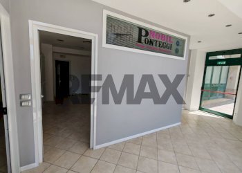 Stanza vuota - Shop VIA IGINO SIMBOLI
 
2, Recanati - photo 16