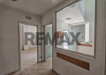 Hall / corridoio - Shop VIA IGINO SIMBOLI
 
2, Recanati - photo 40