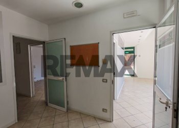 Hall / corridoio - Shop VIA IGINO SIMBOLI
 
2, Recanati - photo 42
