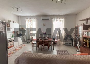 Sala da pranzo - Three-room apartment Via Torre di Lupo
 
29, Mattinata - photo 1